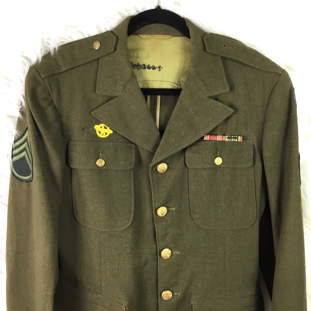 SOLD --Military US Original WW2 8th infantry division Tunic Military UNIFORM - Picture 2 of 8